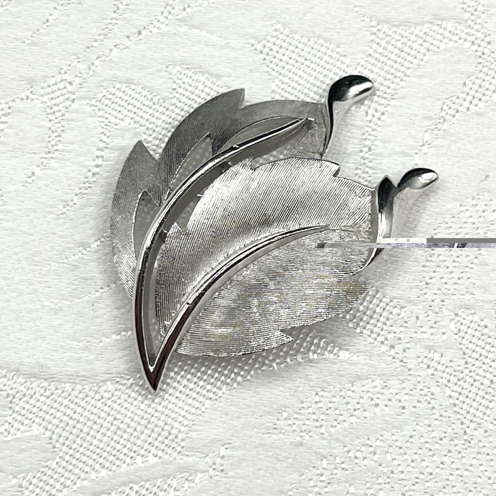 Vintage Crown Trifari Brushed Silver Plated Double Shadow‎ Leaf Pin Brooch